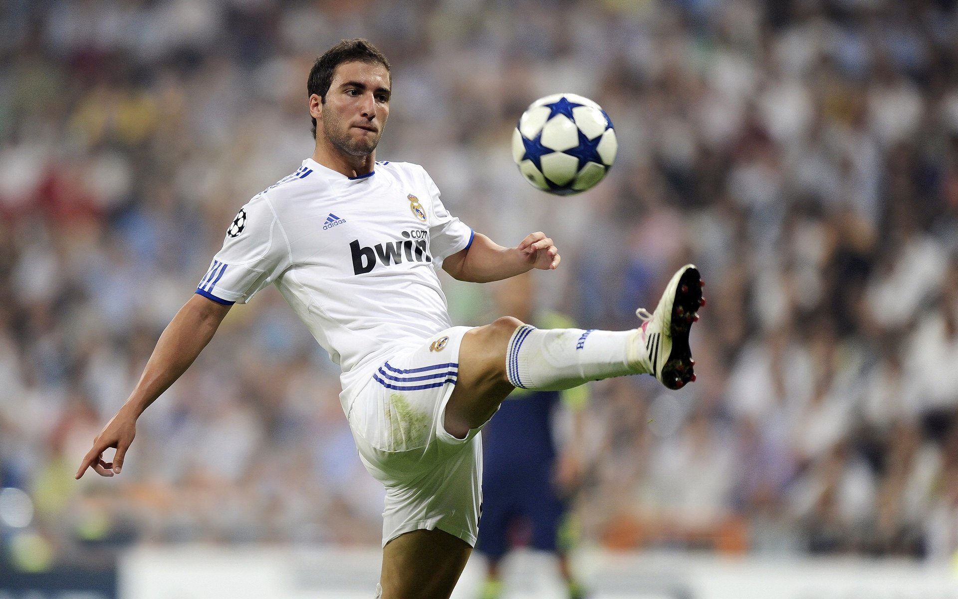 “法甲竞争激烈，悬念吊足胃口持续蔓延”，法甲排位